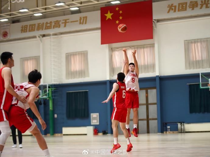  對(duì)抗訓(xùn)練繼續(xù)！中國(guó)男籃最新訓(xùn)練圖集新鮮出爐