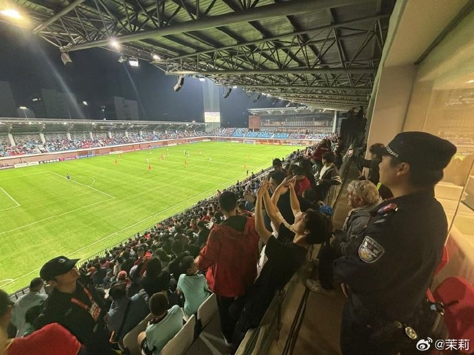  前國足主帥米盧現(xiàn)身球場，觀看U20國足vs卡塔爾U20