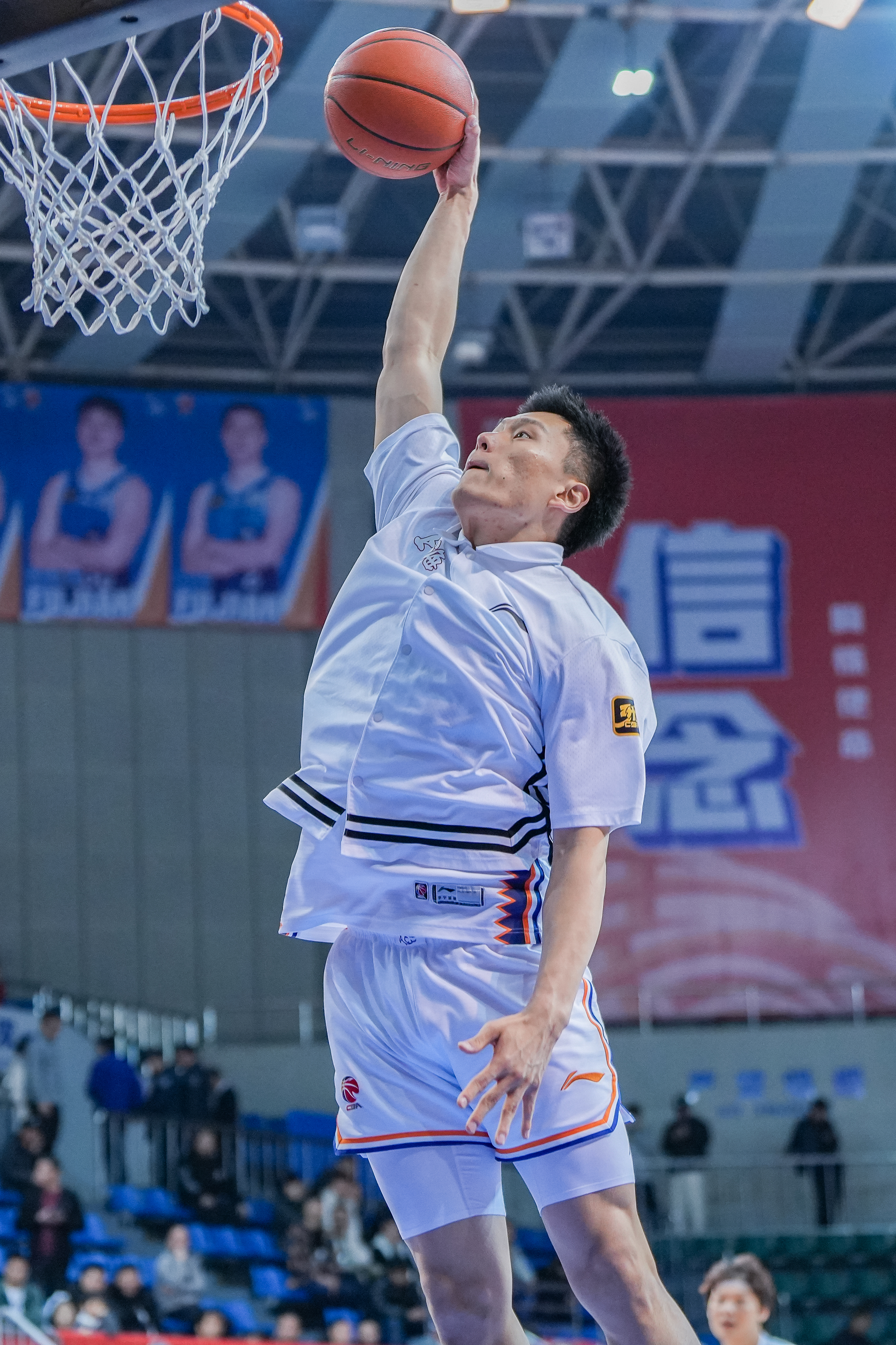  持續(xù)漲球！上海男籃“李花”組合—李弘權(quán)、李添榮
