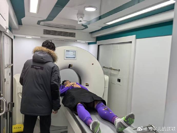  記者：謝維軍初步檢查無(wú)大礙，后續(xù)兩天還要注意觀察