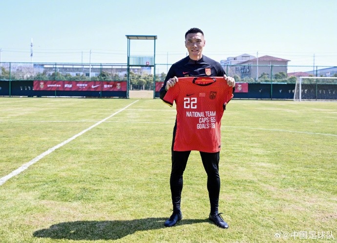  向退役的前國(guó)家隊(duì)球員于大寶表達(dá)感謝、送上祝福
