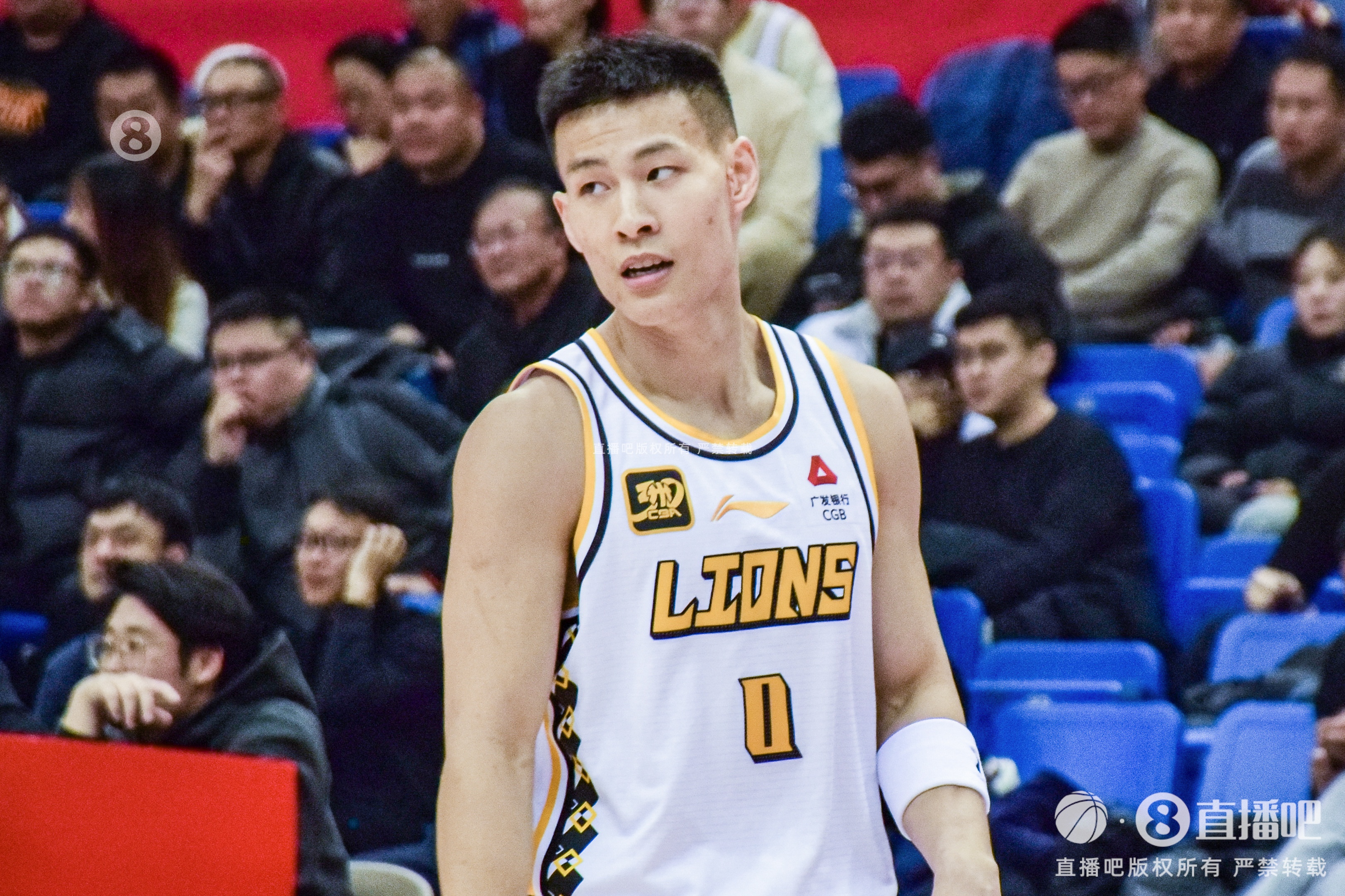  毫無狀態(tài)！林秉圣11投僅1中拿到3分3斷 出現(xiàn)2失誤4犯規(guī)