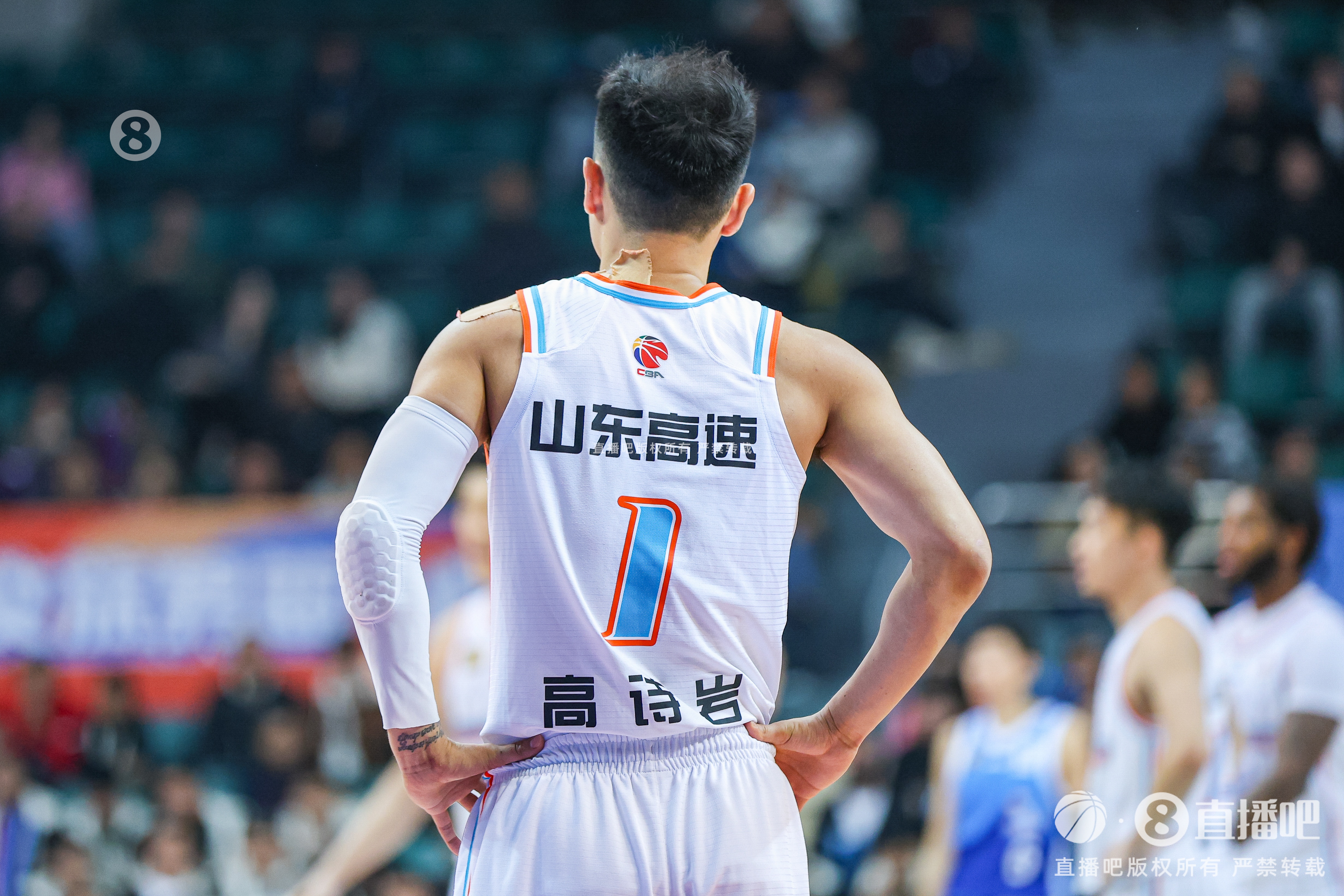  慢熱！首節(jié)山東落后四川1分 全隊(duì)首發(fā)5人單節(jié)合計(jì)僅拿到3分