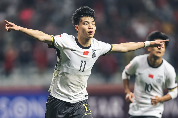  北青體育：18歲“跳級(jí)生”王鈺棟有望進(jìn)入國(guó)足客戰(zhàn)沙特名單！
