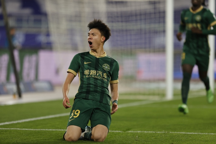  津媒：王鈺棟等多名小將嶄露頭角，必然能推動更多年輕球員登場